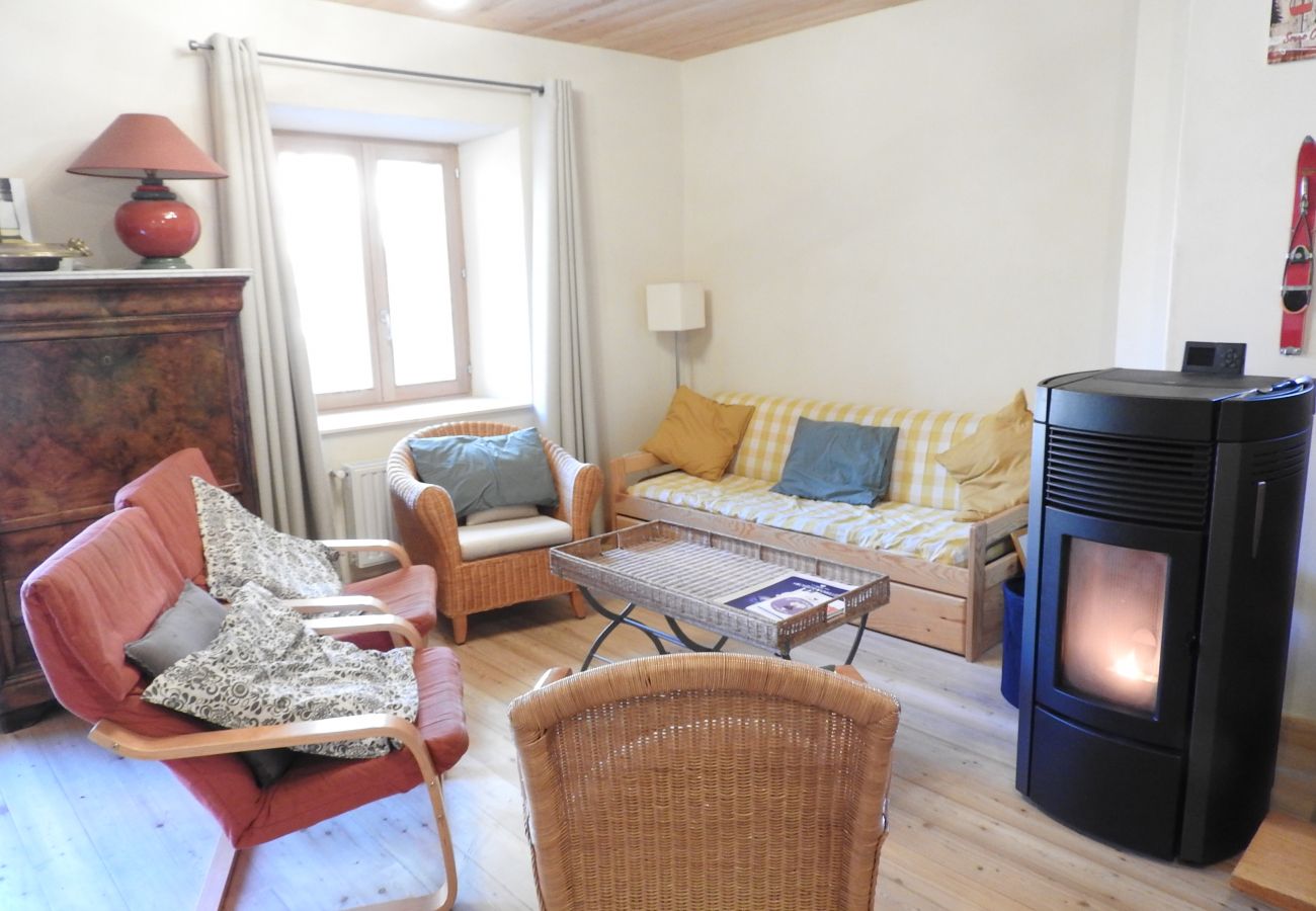 Terraced House in Chantemerle - 200 m FROM SKI SLOPES- HOUSE  FOR 12 PERSONS