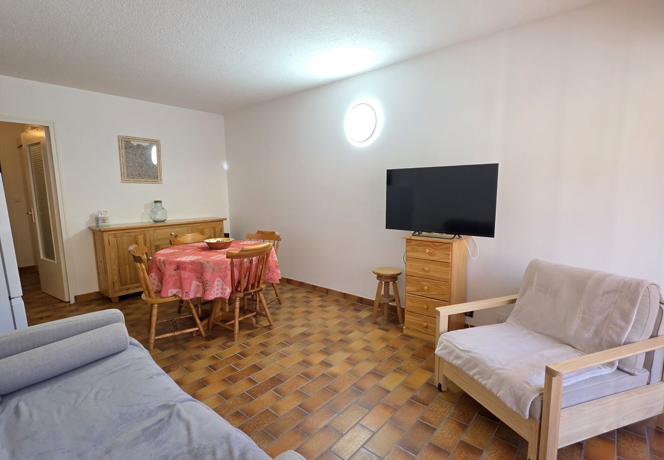 Apartment in Briançon - Large studio + mountain corner at the foot of the slopes - 4 people
