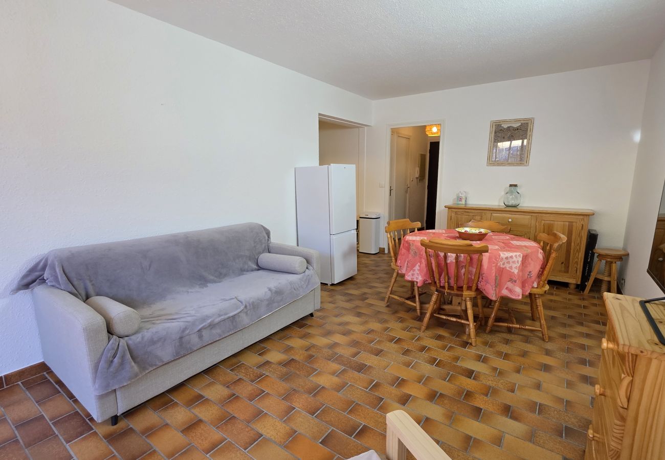 Apartment in Briançon - Large studio + mountain corner at the foot of the slopes - 4 people