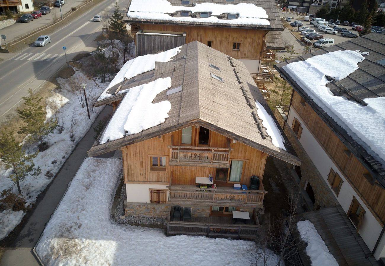 Apartment in Chantemerle - At the feet of ski slopes main flat 3 bedrooms for 6/8 persons