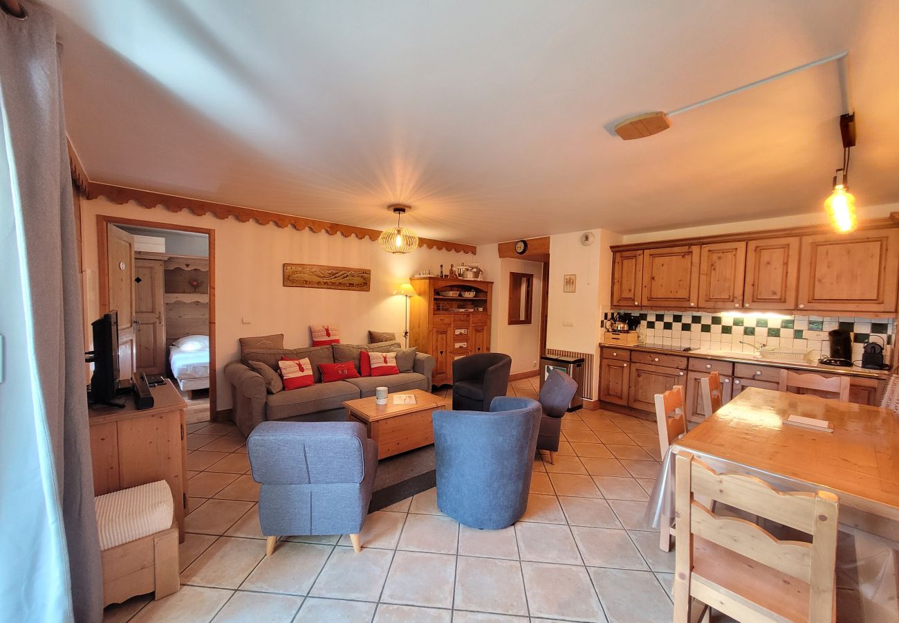 Apartment in Chantemerle - At the feet of ski slopes main flat 3 bedrooms for 6/8 persons