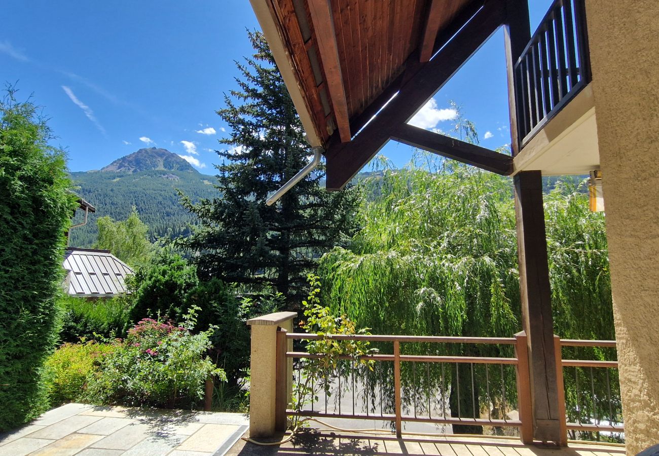 House in Saint-Chaffrey - charming family house, for 8 people. Chantemerle