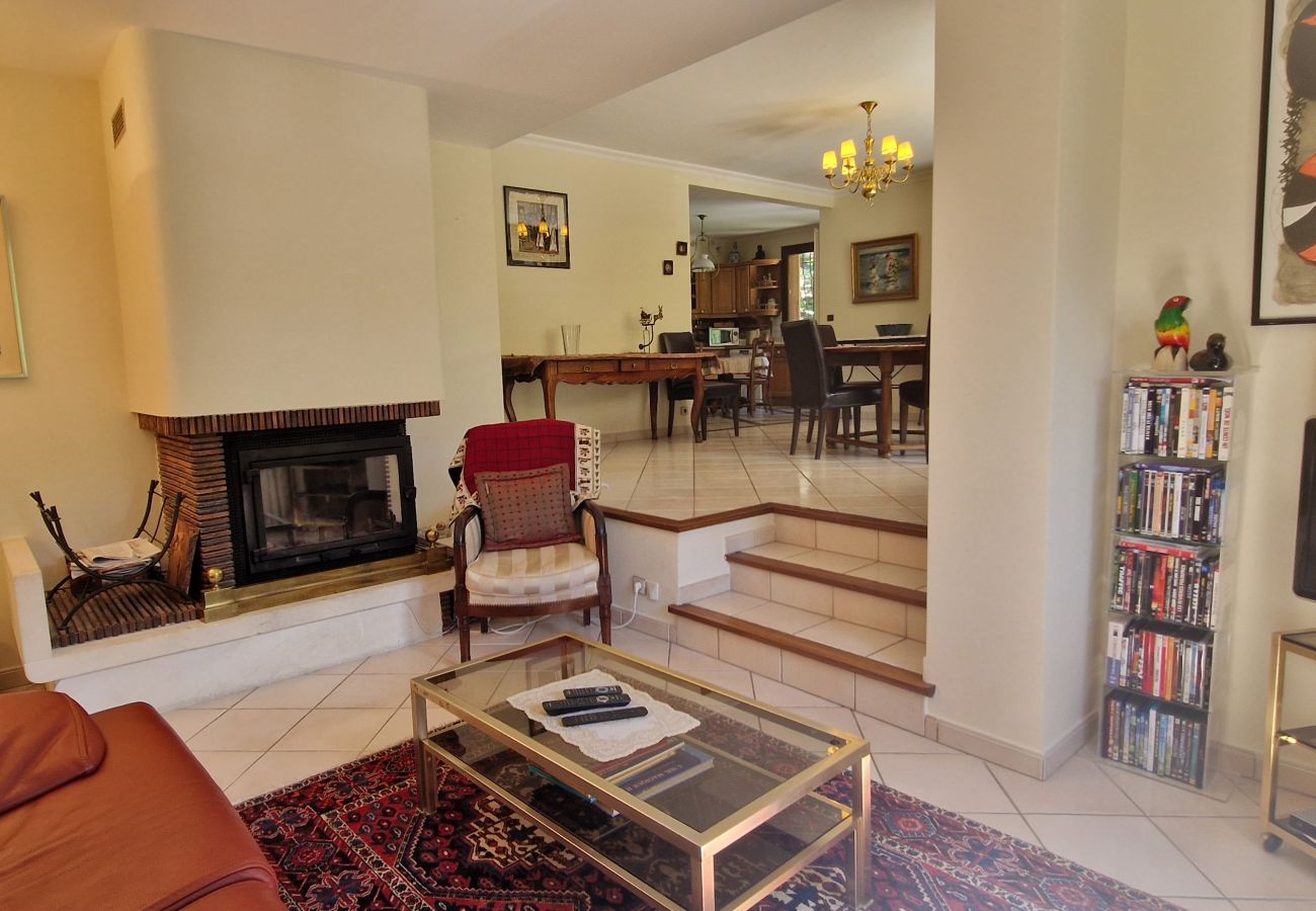 House in Saint-Chaffrey - charming family house, for 8 people. Chantemerle