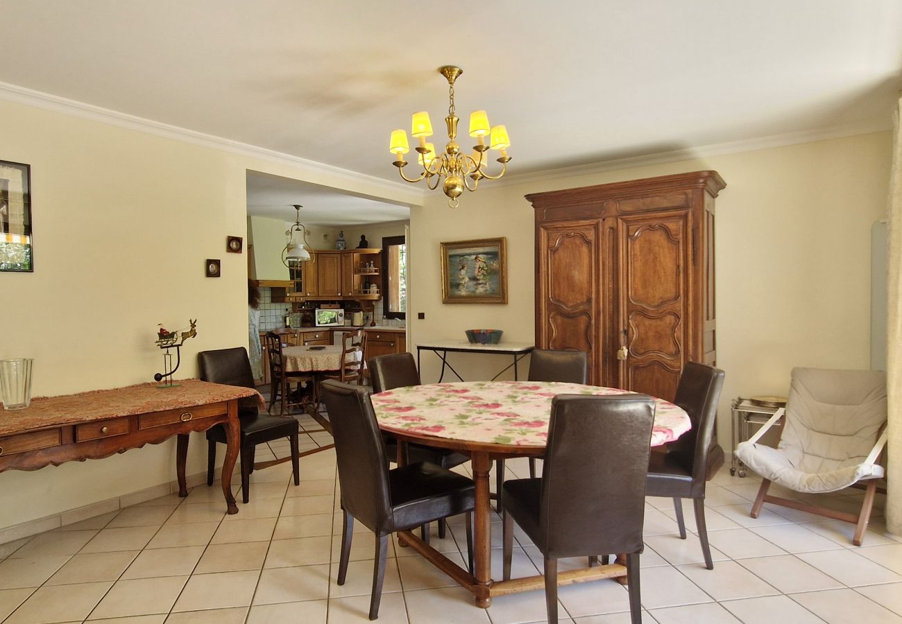 House in Saint-Chaffrey - charming family house, for 8 people. Chantemerle
