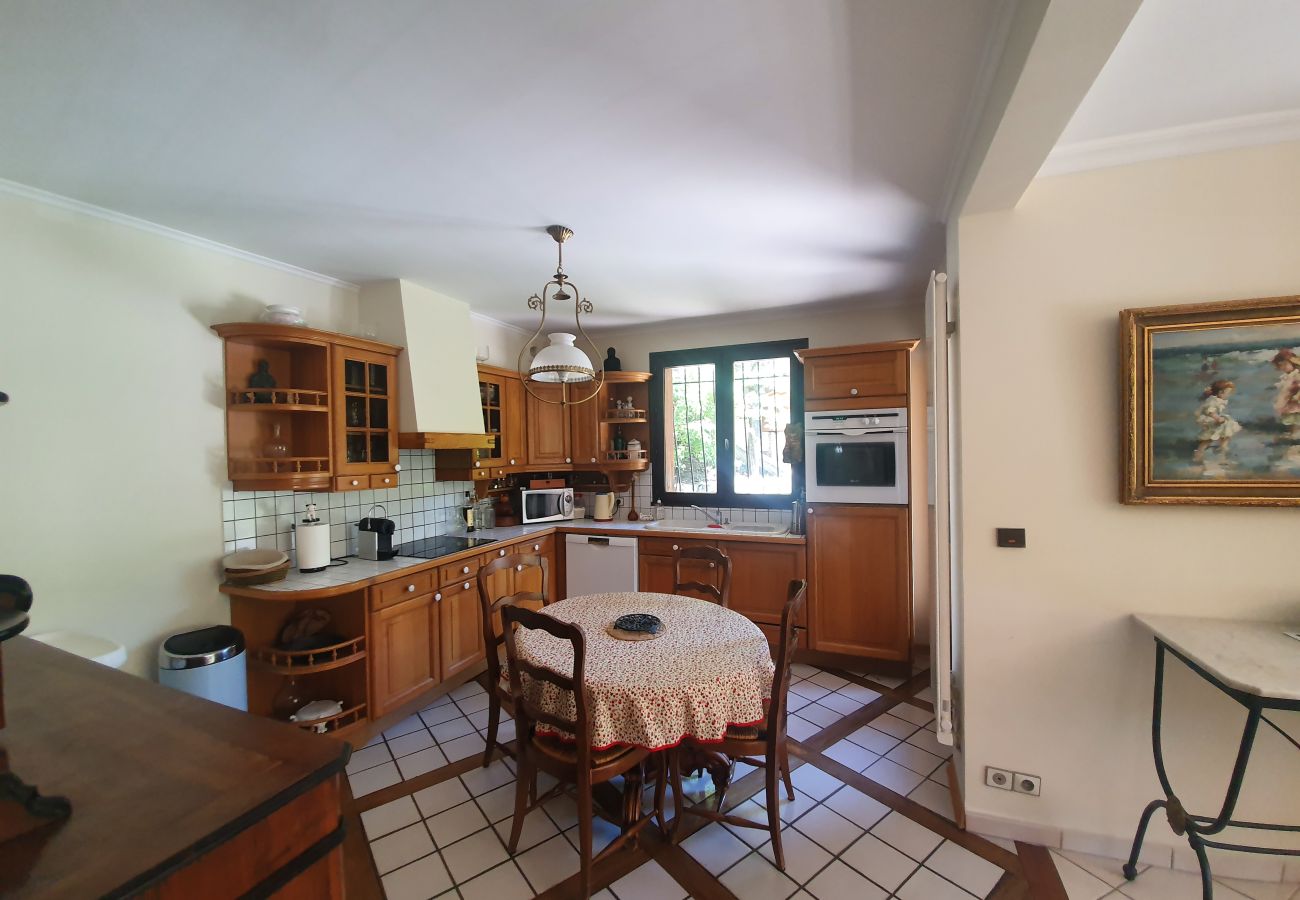 House in Saint-Chaffrey - charming family house, for 8 people. Chantemerle