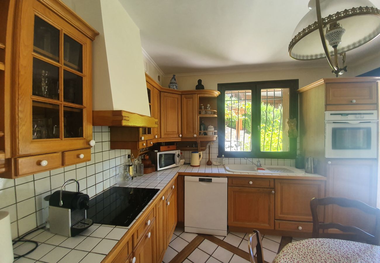 House in Saint-Chaffrey - charming family house, for 8 people. Chantemerle