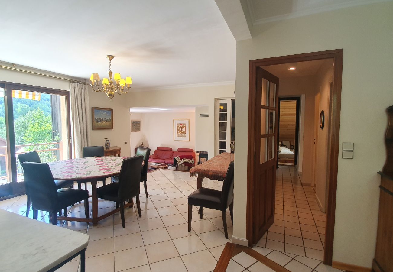 House in Saint-Chaffrey - charming family house, for 8 people. Chantemerle