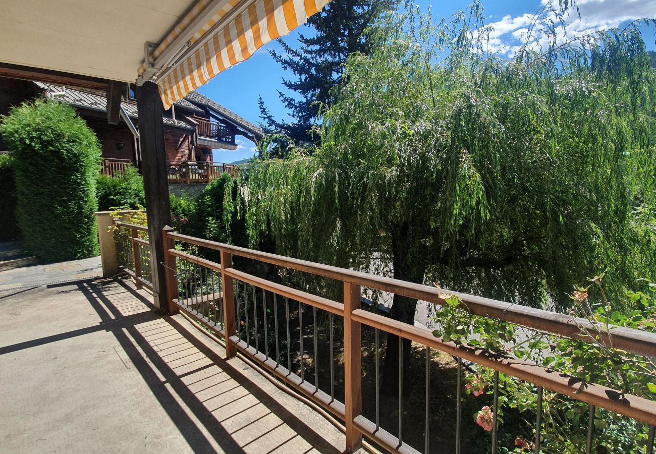 House in Saint-Chaffrey - charming family house, for 8 people. Chantemerle