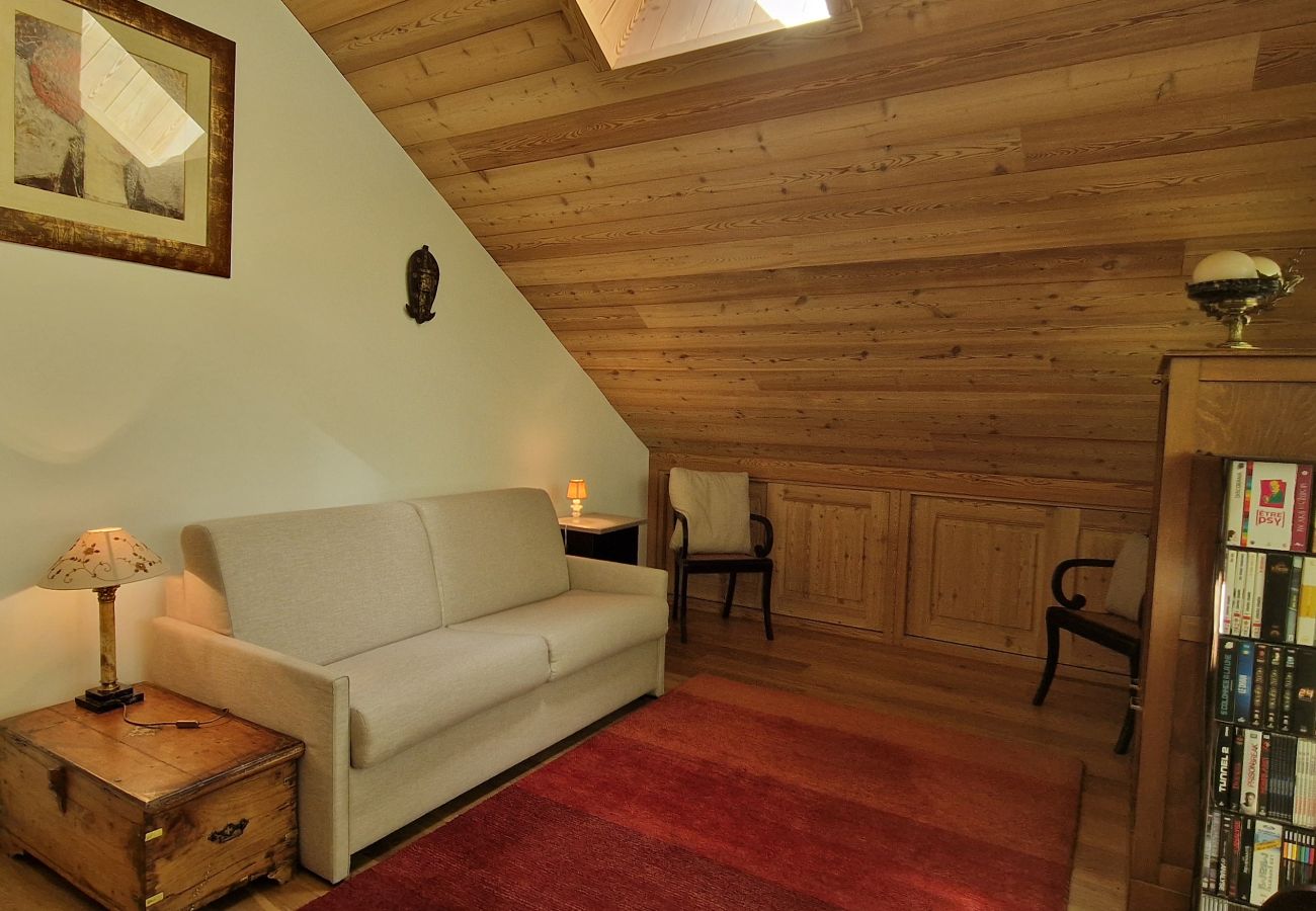 House in Saint-Chaffrey - charming family house, for 8 people. Chantemerle