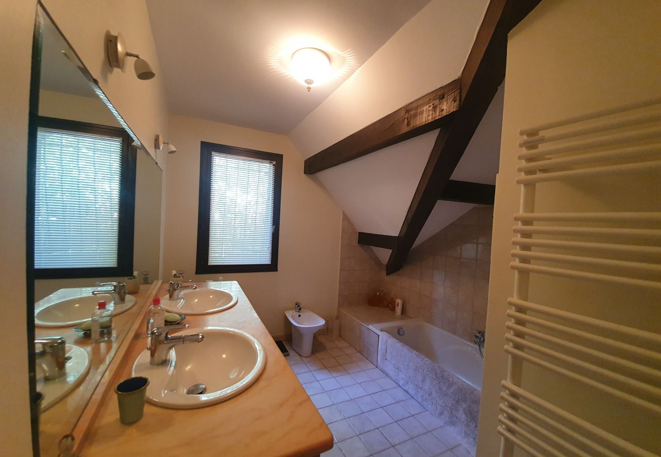 House in Saint-Chaffrey - charming family house, for 8 people. Chantemerle