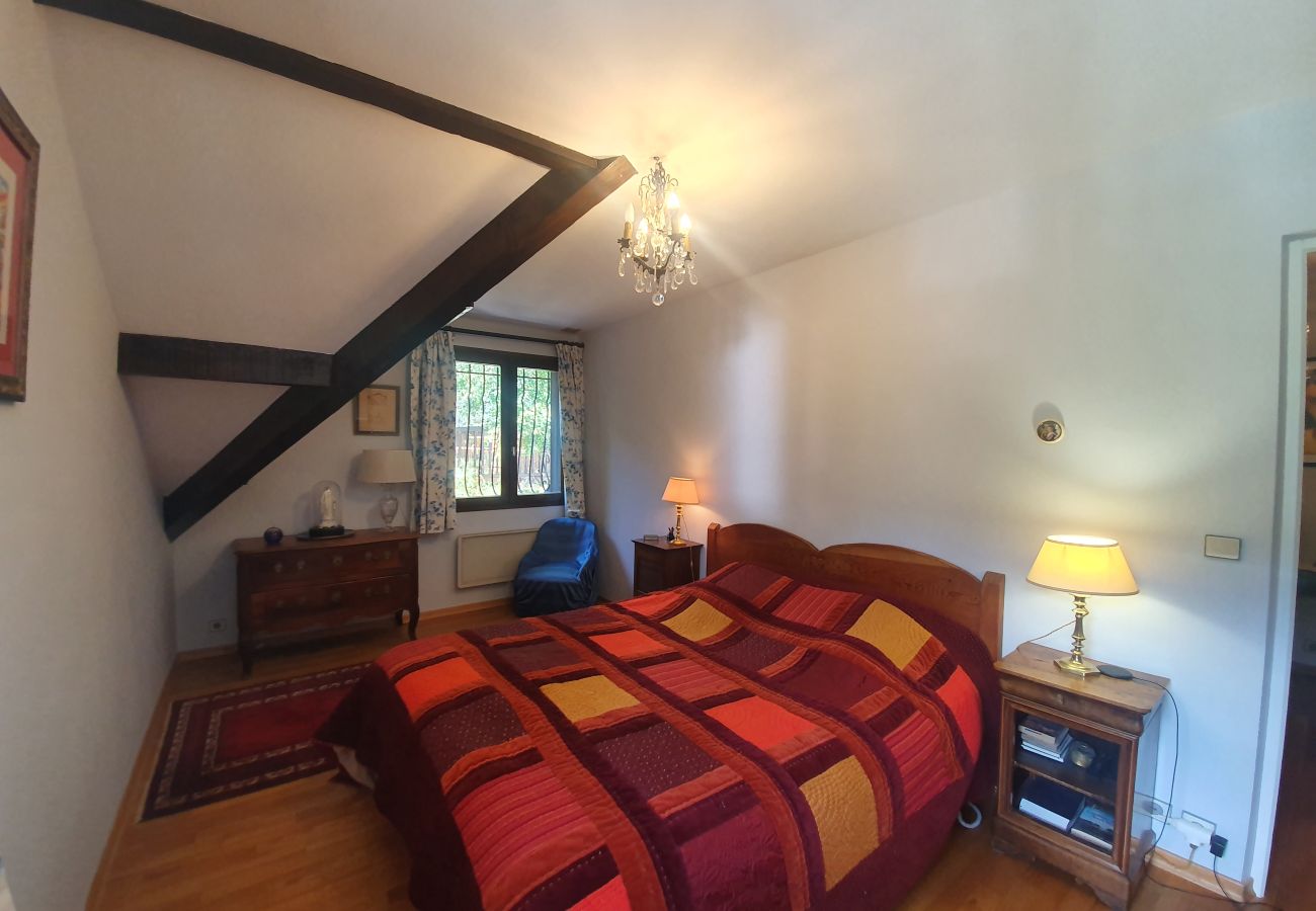 House in Saint-Chaffrey - charming family house, for 8 people. Chantemerle