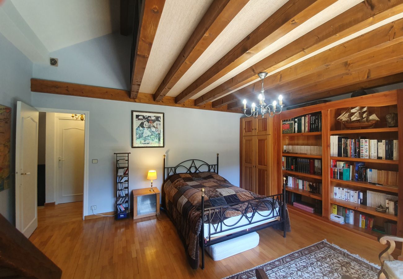 House in Saint-Chaffrey - charming family house, for 8 people. Chantemerle