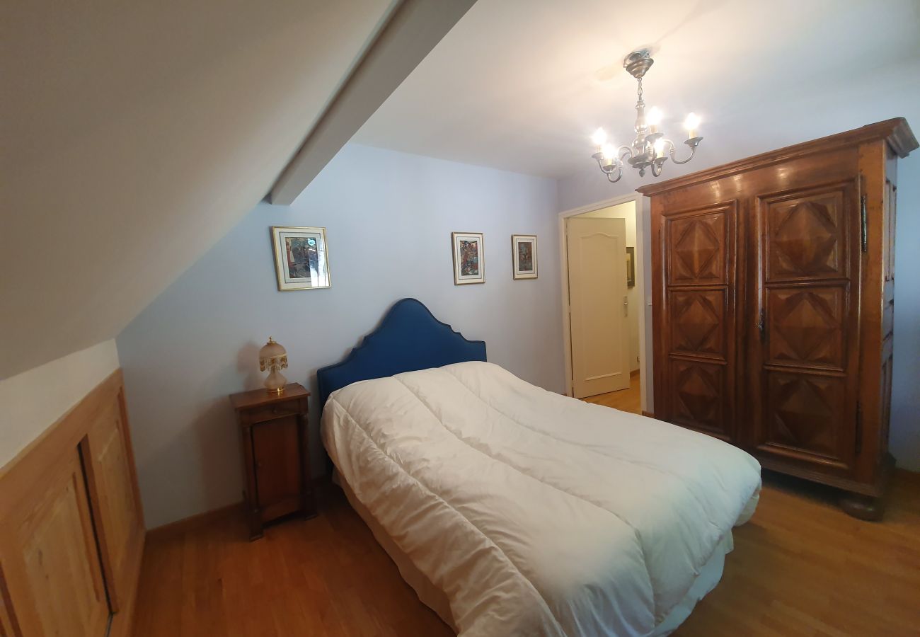House in Saint-Chaffrey - charming family house, for 8 people. Chantemerle