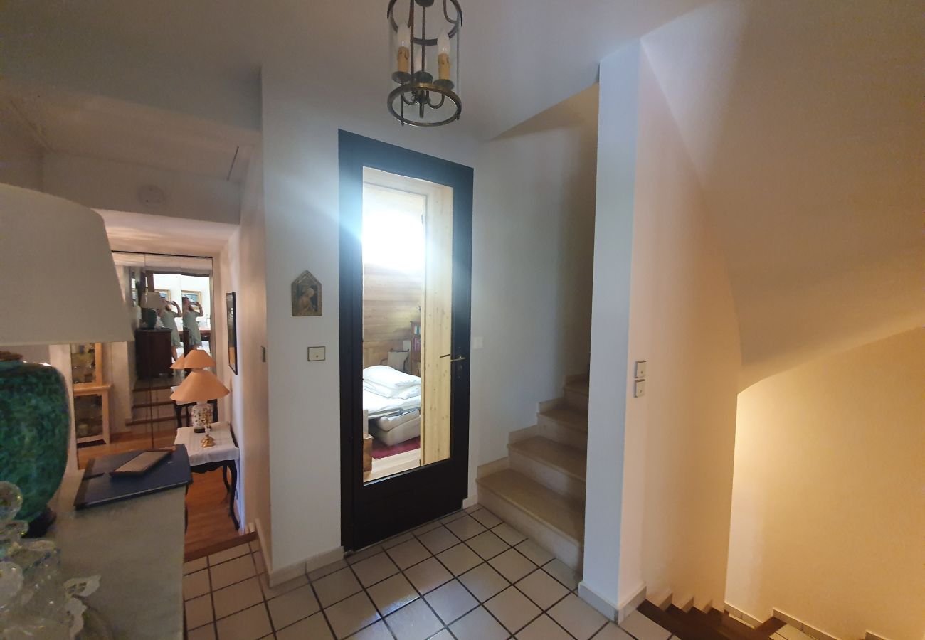 House in Saint-Chaffrey - charming family house, for 8 people. Chantemerle