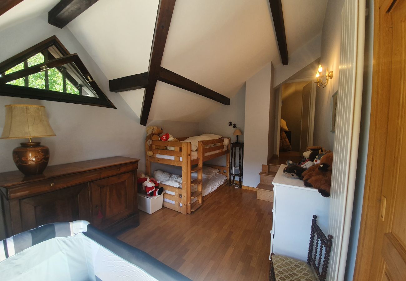 House in Saint-Chaffrey - charming family house, for 8 people. Chantemerle