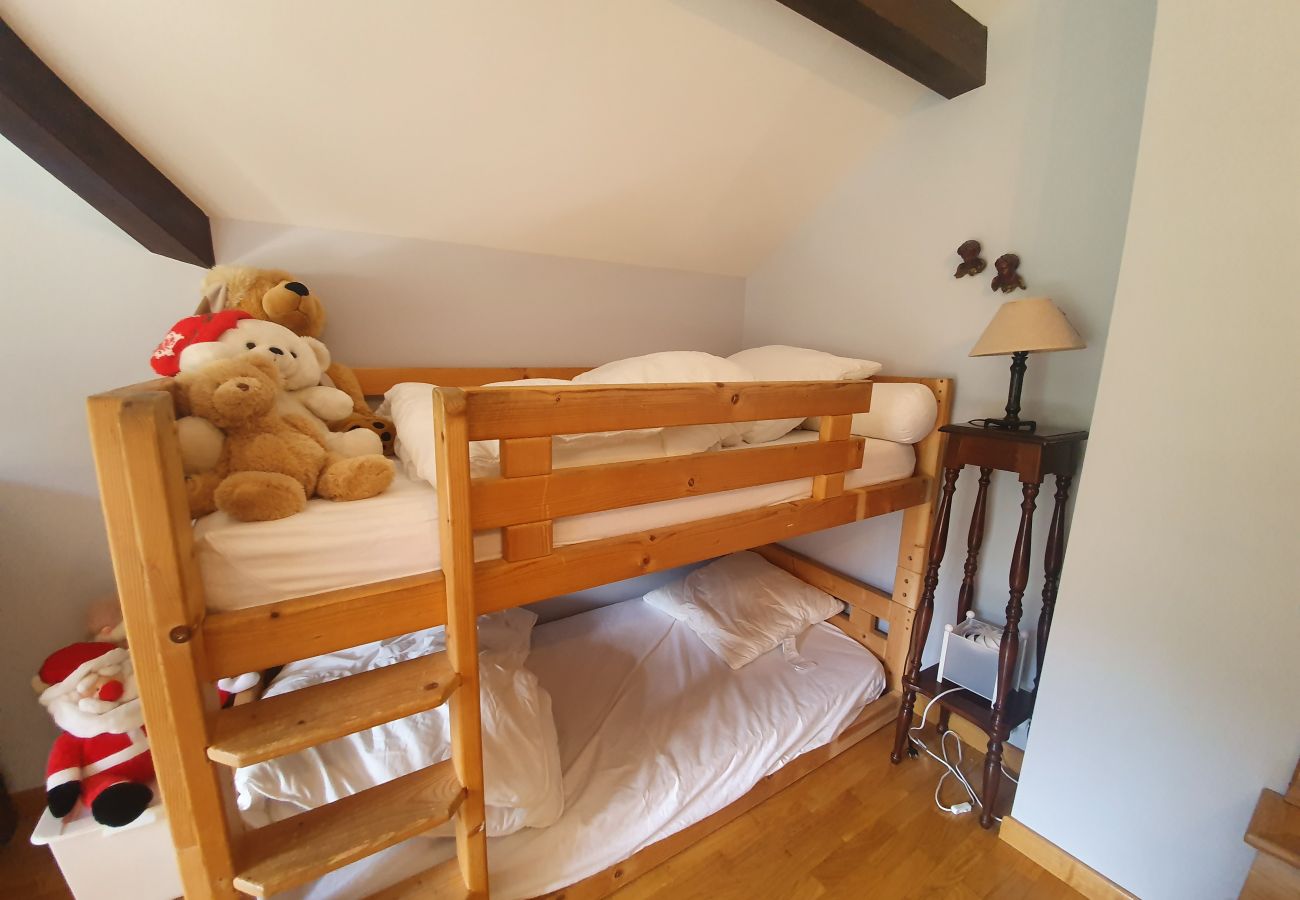 House in Saint-Chaffrey - charming family house, for 8 people. Chantemerle