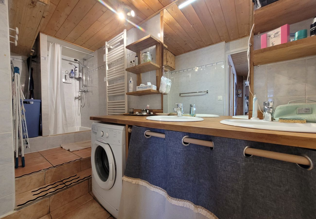 Apartment in La Salle-les-Alpes - T5 -10 people - at the foot of the slopes