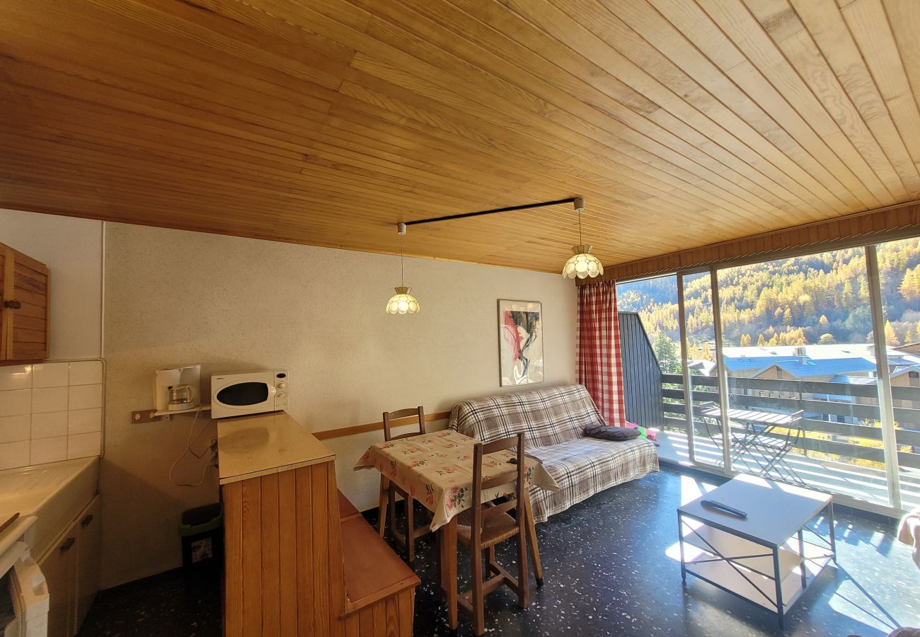 Apartment in Chantemerle - Studio with sleeping nook - near the slopes, for 4 people