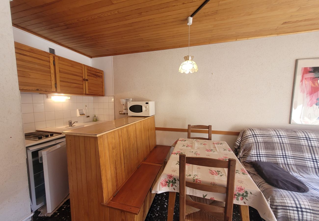 Apartment in Chantemerle - Studio with sleeping nook - near the slopes, for 4 people
