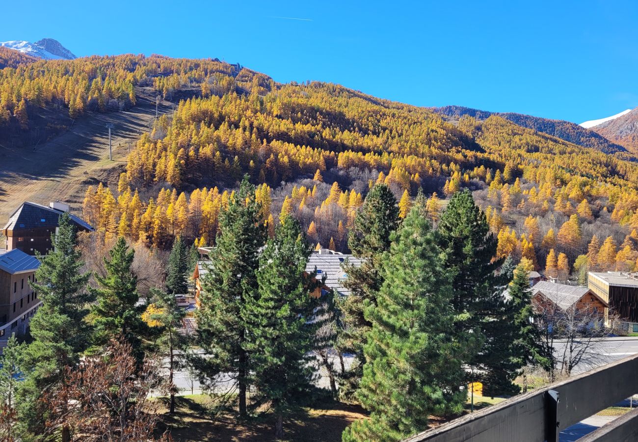 Apartment in Chantemerle - Studio with sleeping nook - near the slopes, for 4 people