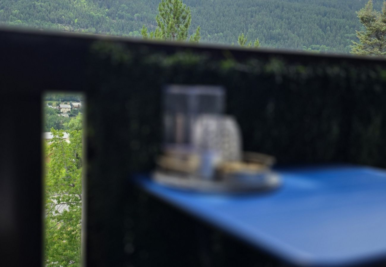 Apartment in Briançon - Poetic escape from Briançon's peaks - 2-3 people