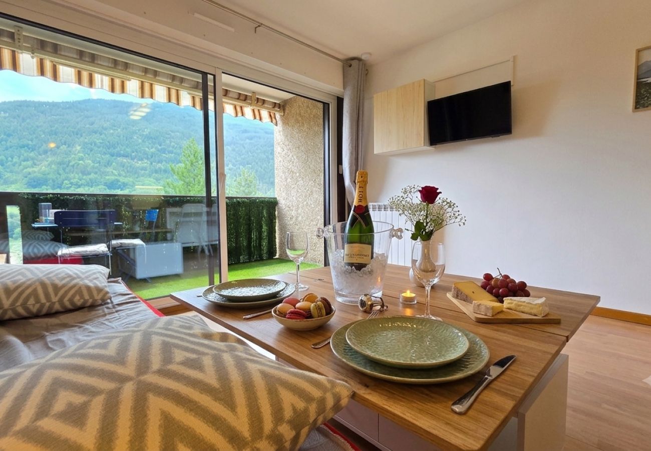 Apartment in Briançon - Poetic escape from Briançon's peaks - 2-3 people
