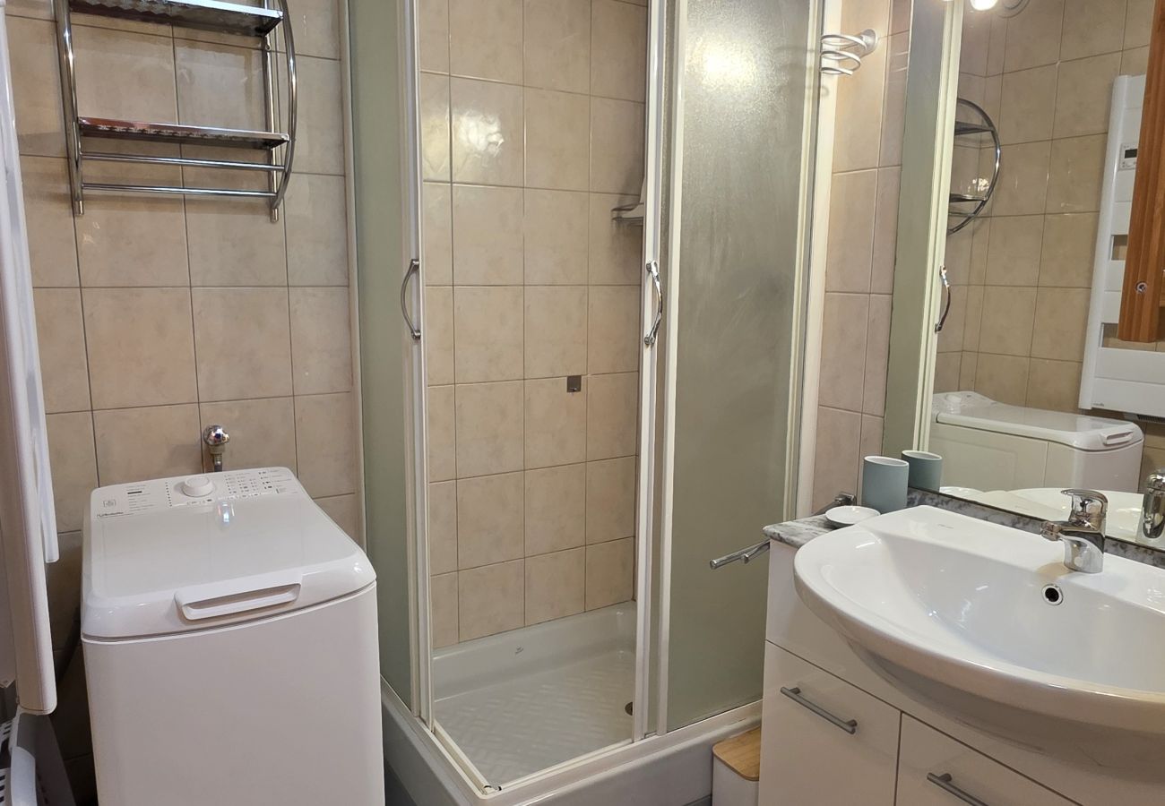Apartment in Briançon - Poetic escape from Briançon's peaks - 2-3 people