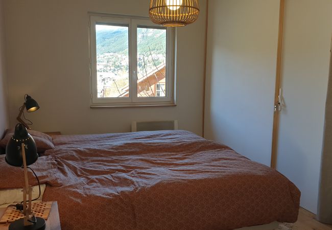 Appartement à Briançon - VUE IMPRENABLE POUR CE T3- 4 PERSONNES Appartement à Briançon - VUE IMPRENABLE POUR CE T3- 4 PERSONNES