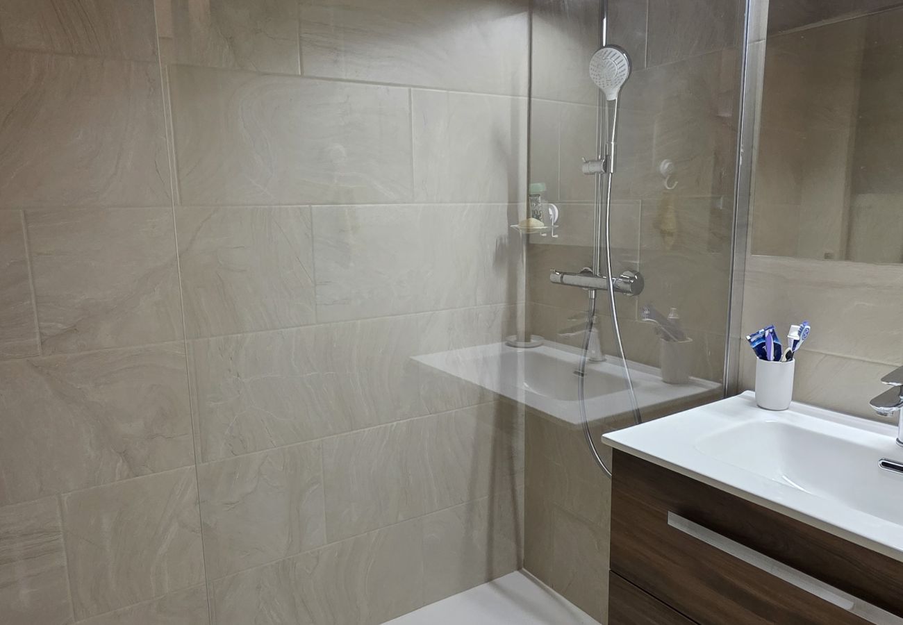 Appartement à Briançon - Grand studio + coin montagne au pied des pistes - 4 personnes 