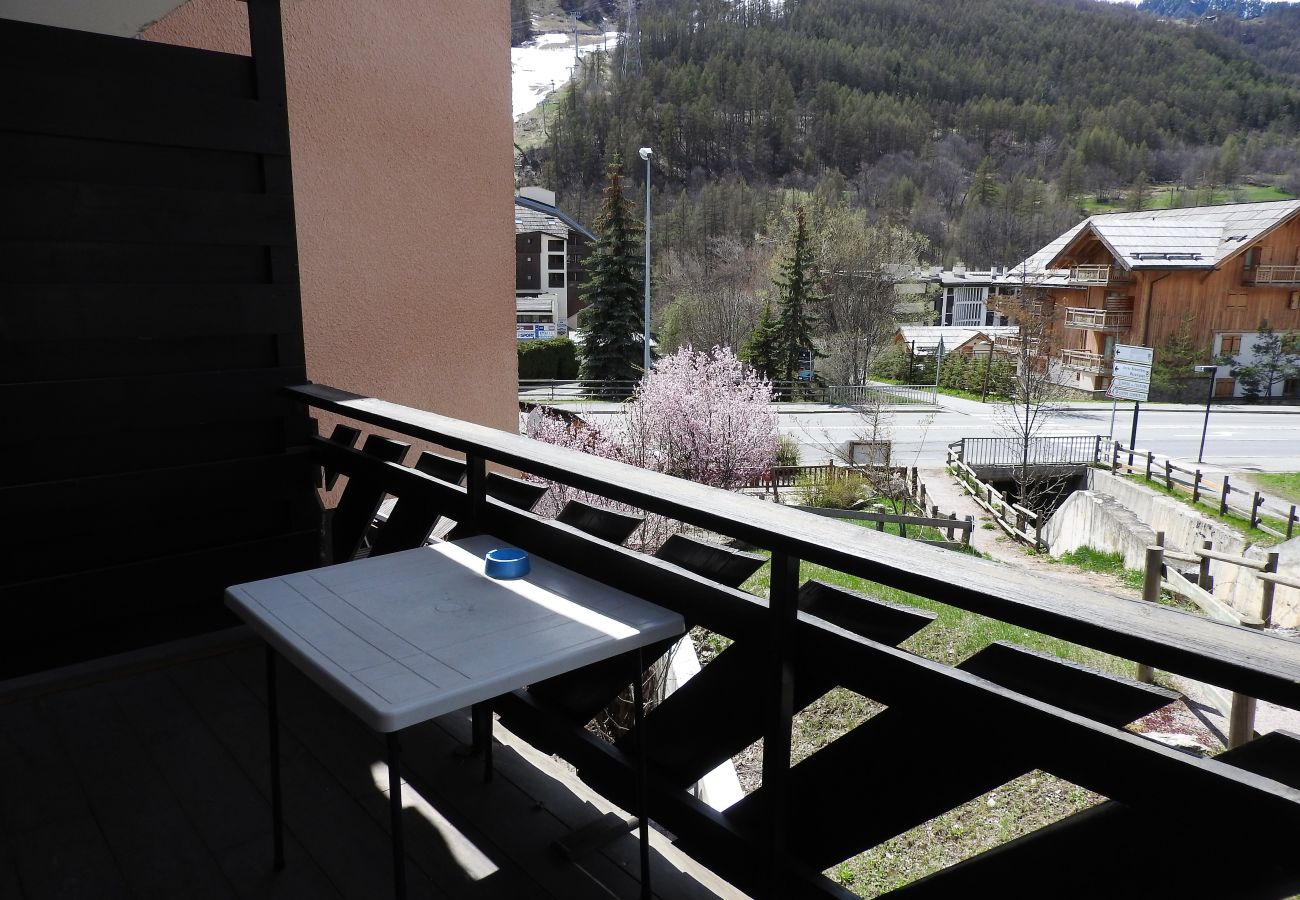 Appartement à Chantemerle - Grand studio au pied des pistes - 4 personnes 
