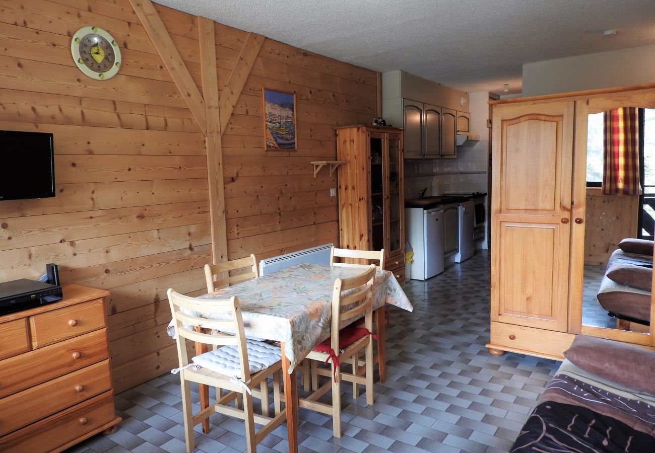 Appartement à Chantemerle - Grand studio au pied des pistes - 4 personnes 