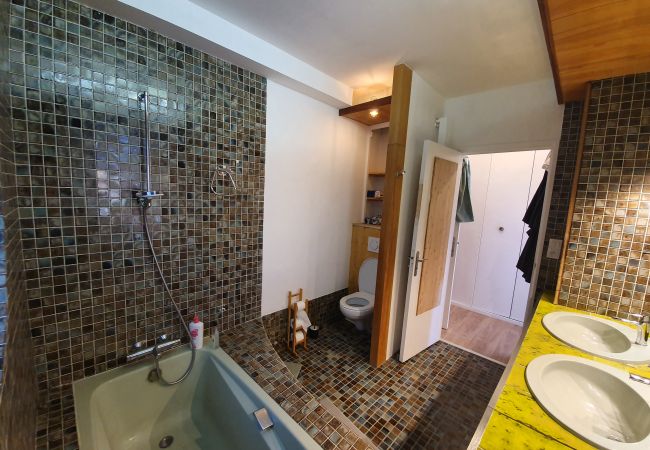 Maison à Puy-Saint-Pierre - Spacieuse maison pour 10 personnes. Maison à Puy-Saint-Pierre - Spacieuse maison pour 10 personnes.